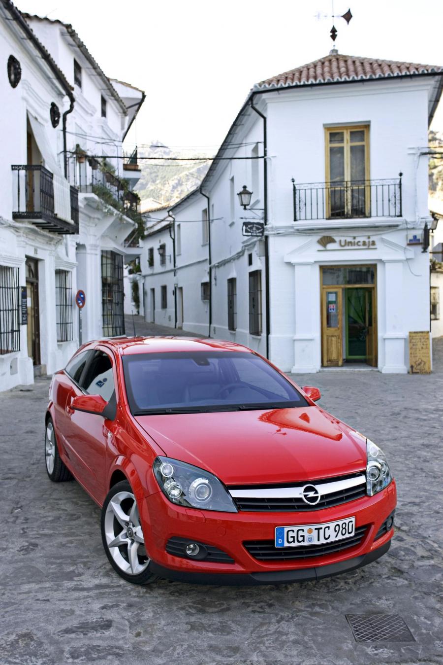  Opel Astra GTC 2005 года  (фото 9 из 212)